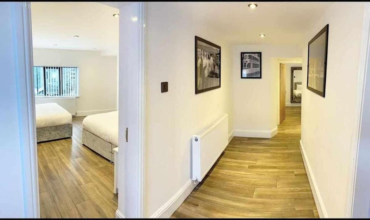Spacious Modern Retreat Sleeps 11 Apartment Liverpool