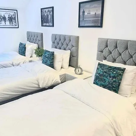 Spacious Modern Retreat Sleeps 11 Liverpool City Exterior photo