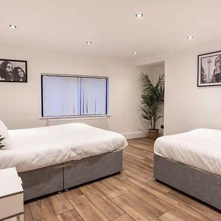 Spacious Modern Retreat Sleeps 11 Liverpool City Exterior photo