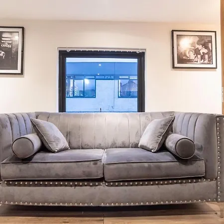 Spacious Modern Retreat Sleeps 11 Liverpool City Exterior photo