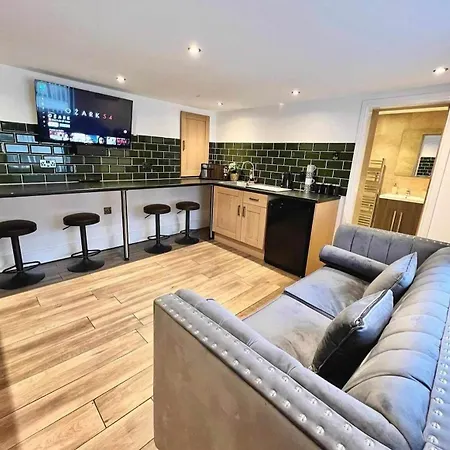 Spacious Modern Retreat Sleeps 11 Liverpool City Exterior photo