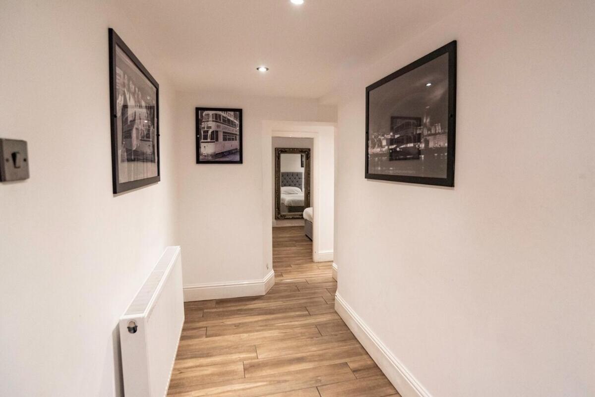 Spacious Modern Retreat Sleeps 11 Liverpool